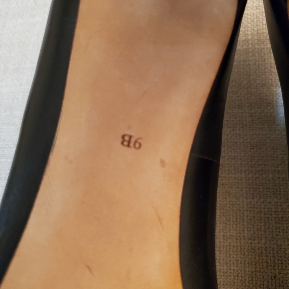 Black leather Cole Haan peep toe pumps. Size 9B. - Picture 3 of 8